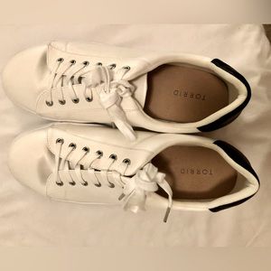 Torrid 12W sneakers.🤍